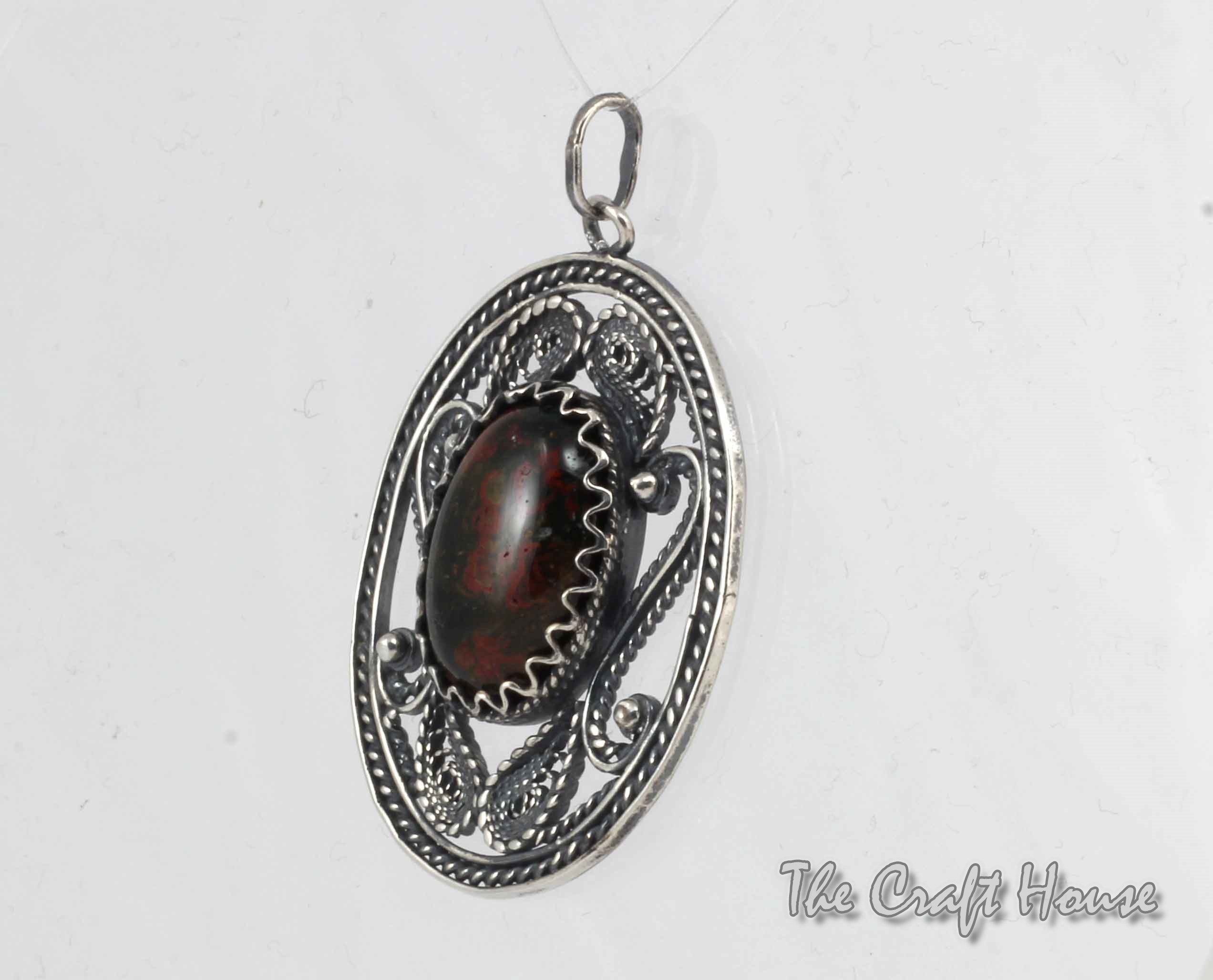 Сребърен медальон с Яспис - 78 лв (39.88 €)