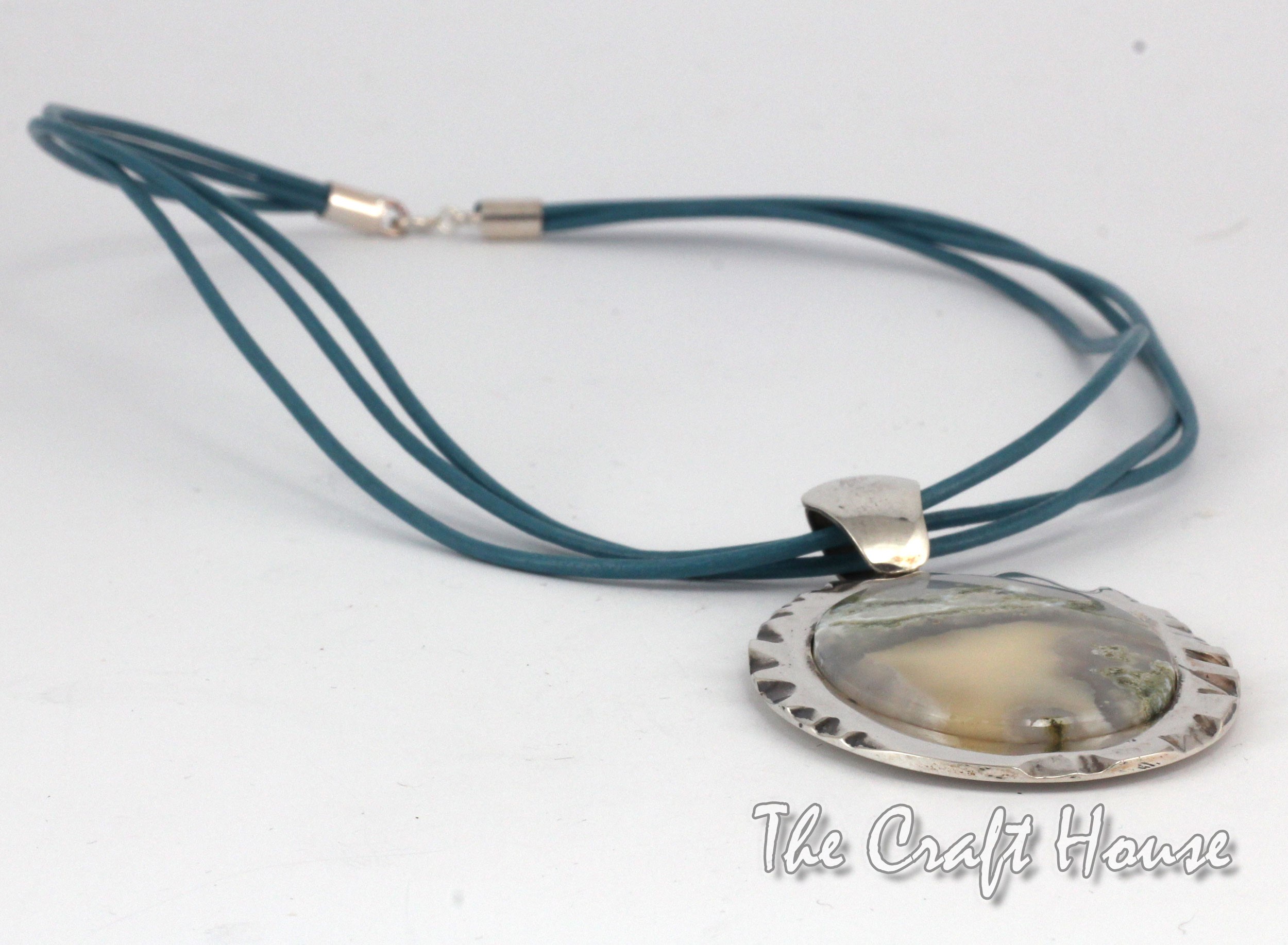Silver necklace with Agate - 158.50 € (310 lv)