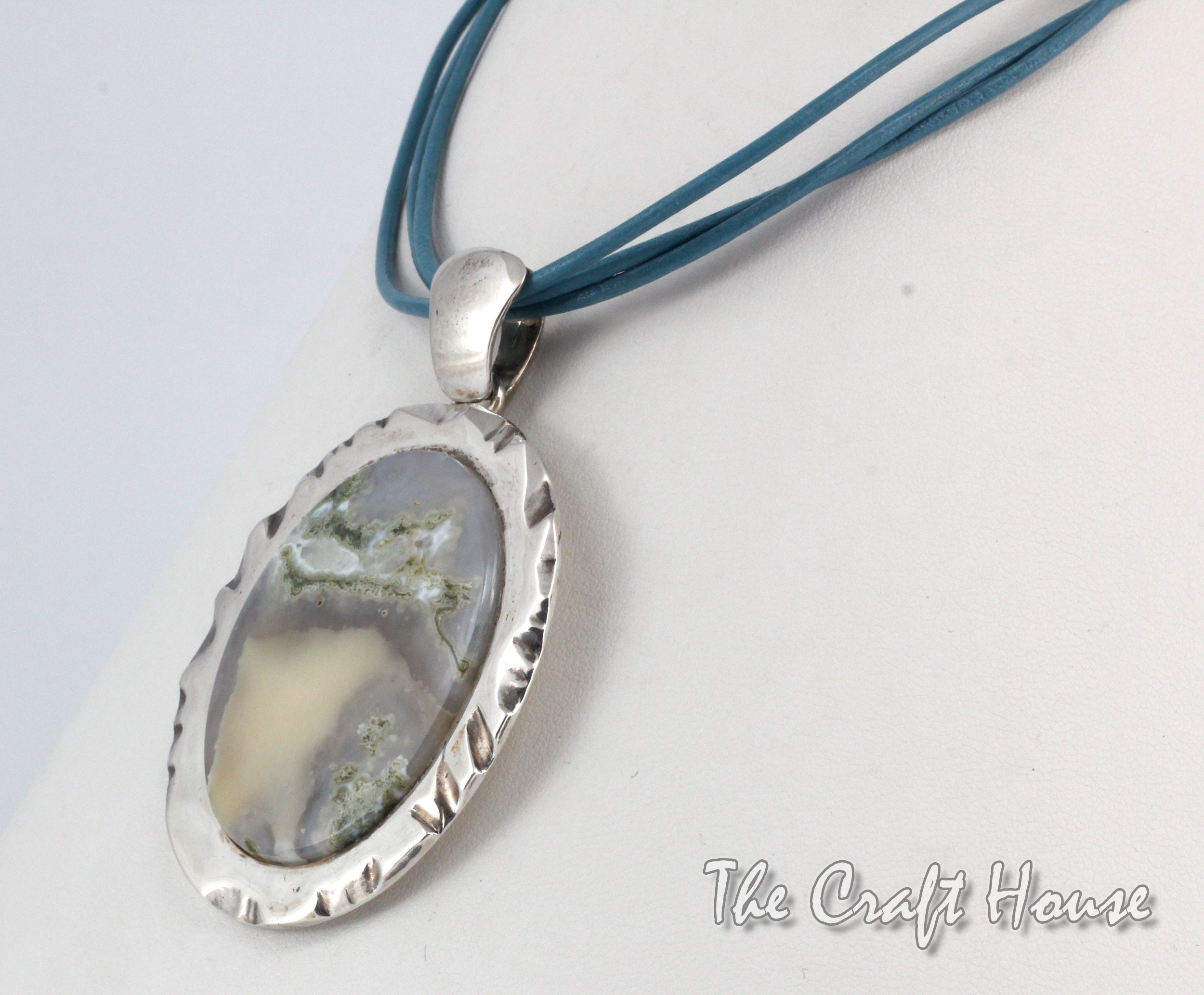 Silver necklace with Agate - 158.50 € (310 lv)