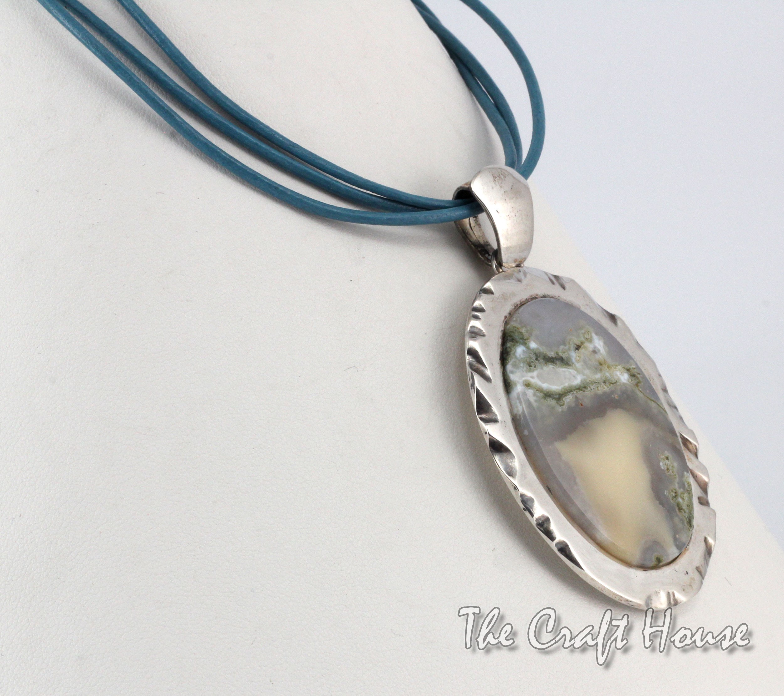 Silver necklace with Agate - 158.50 € (310 lv)