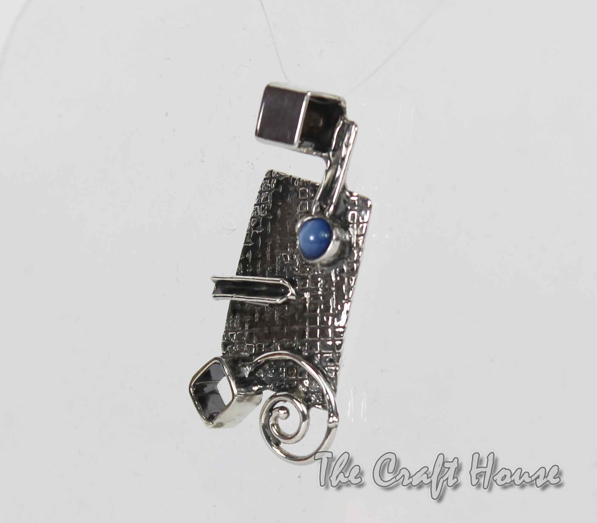 Pendant with Cat's eye stone - 68 € (132 lv)