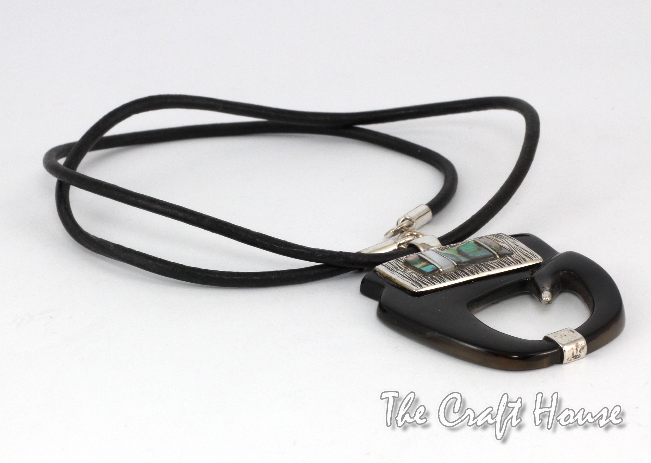 Silver necklace with Mother of pearl - € ( lv)