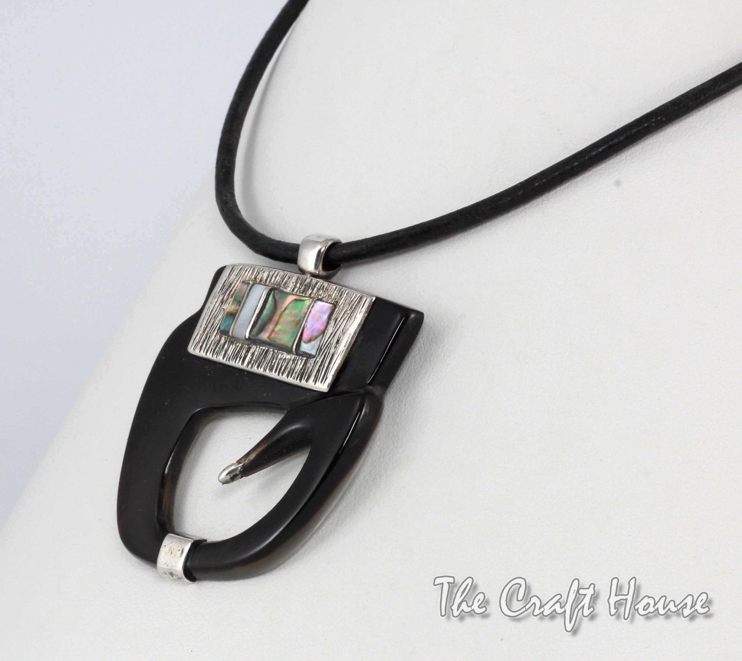 Silver necklace with Mother of pearl - € ( lv)