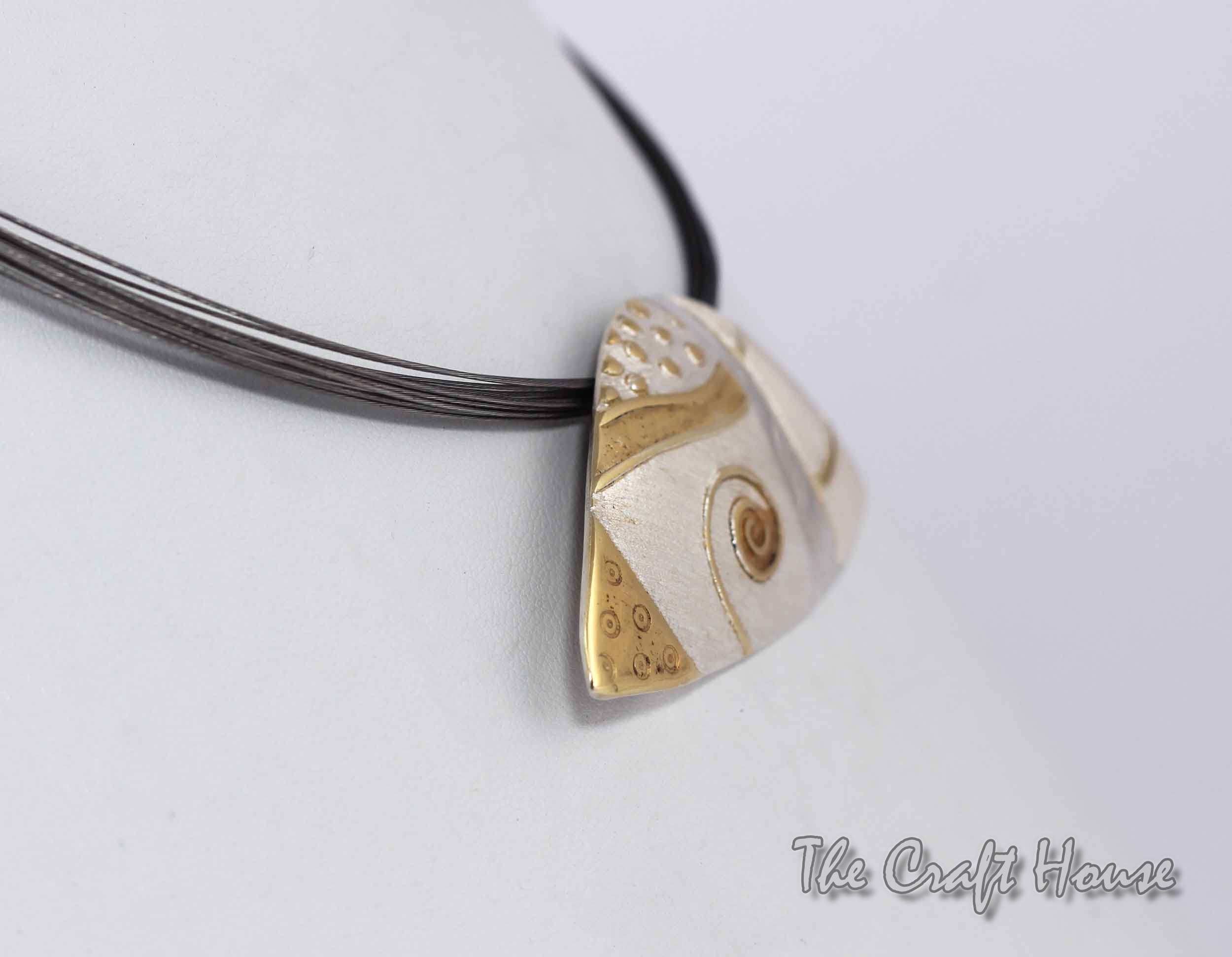 Necklace with gold-plating - 84.36 € (165 lv)