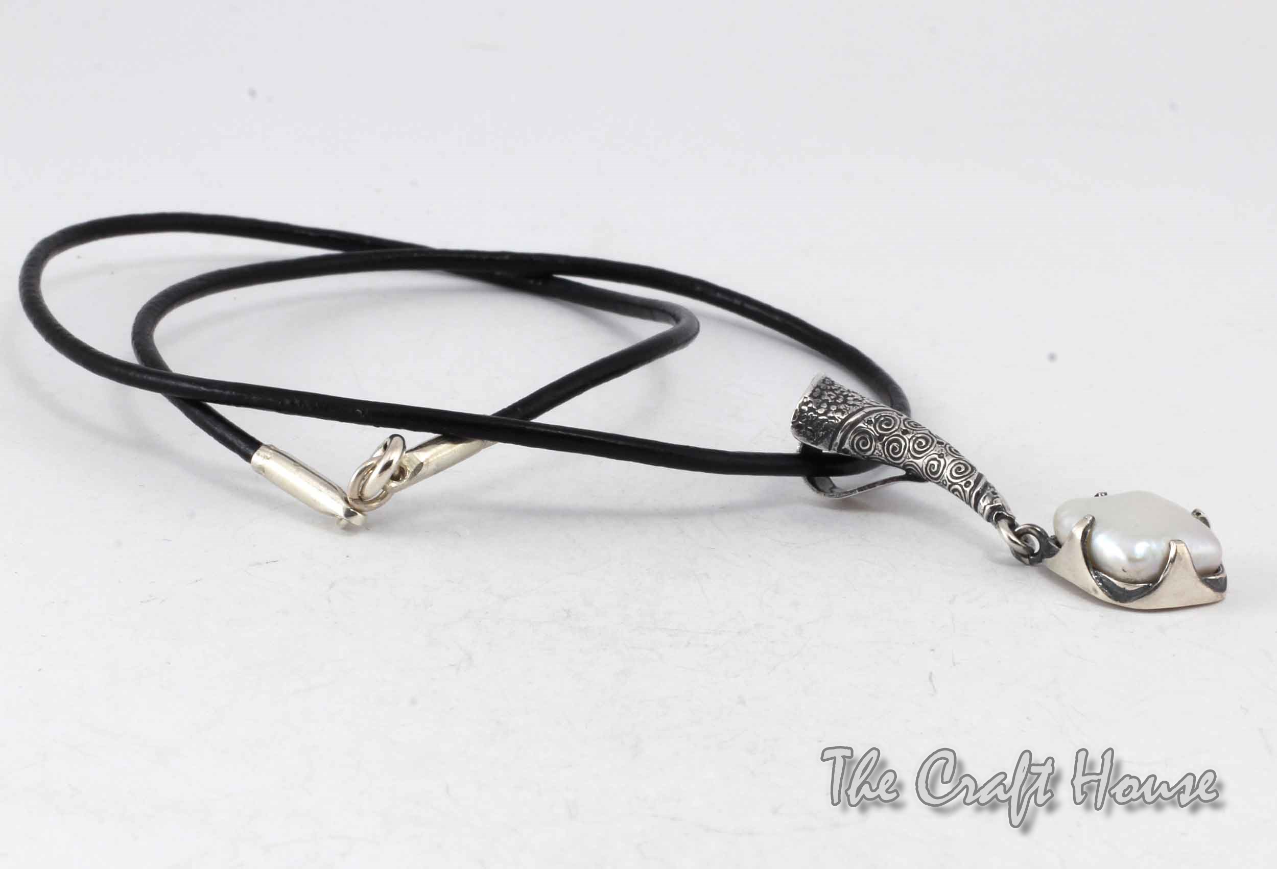 Silver necklace with pearl