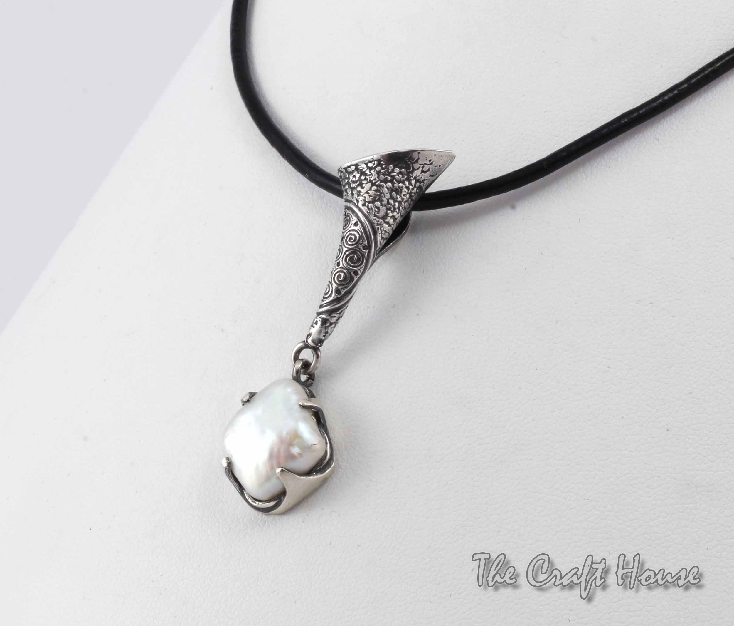 Silver necklace with pearl