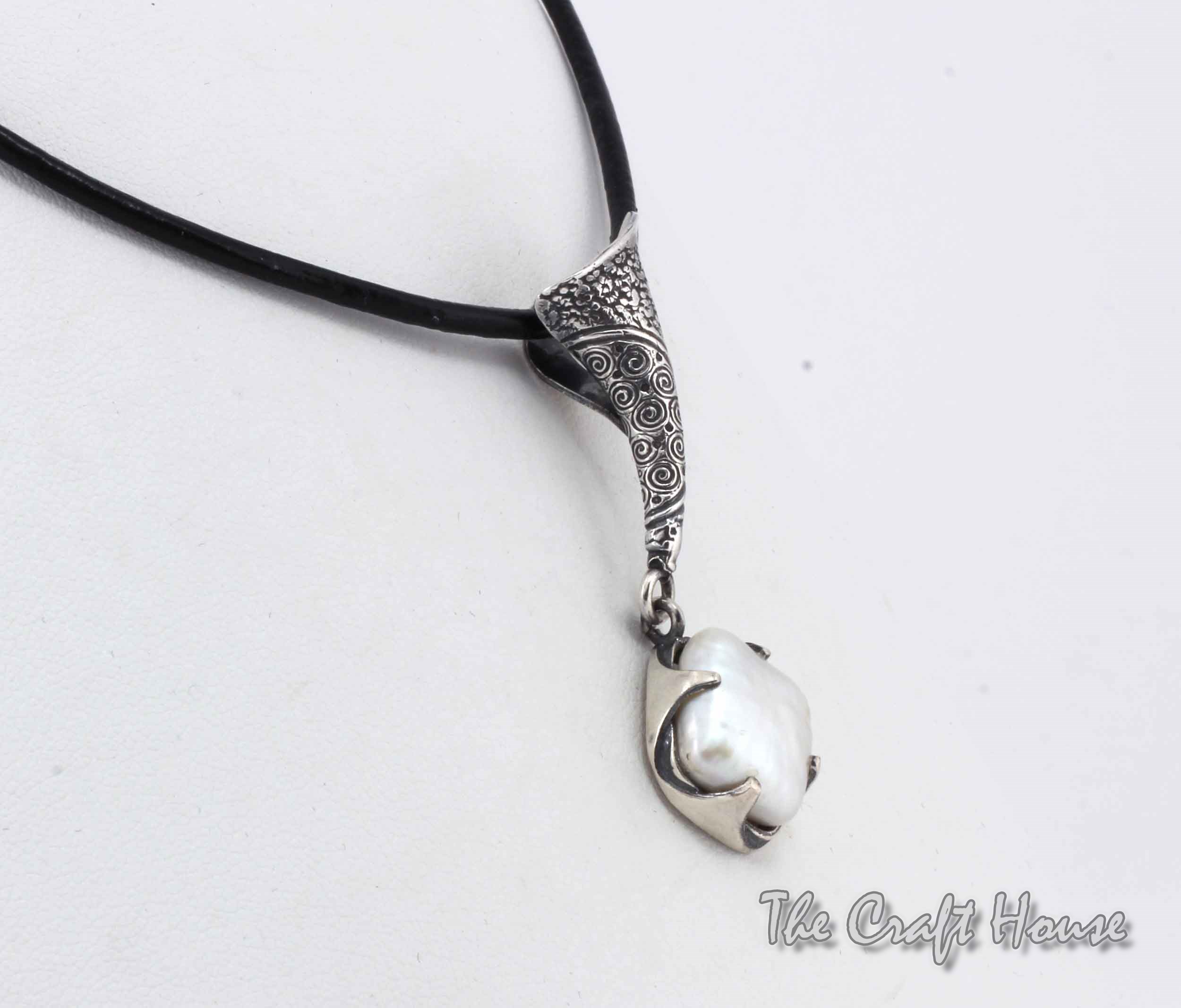 Silver necklace with pearl