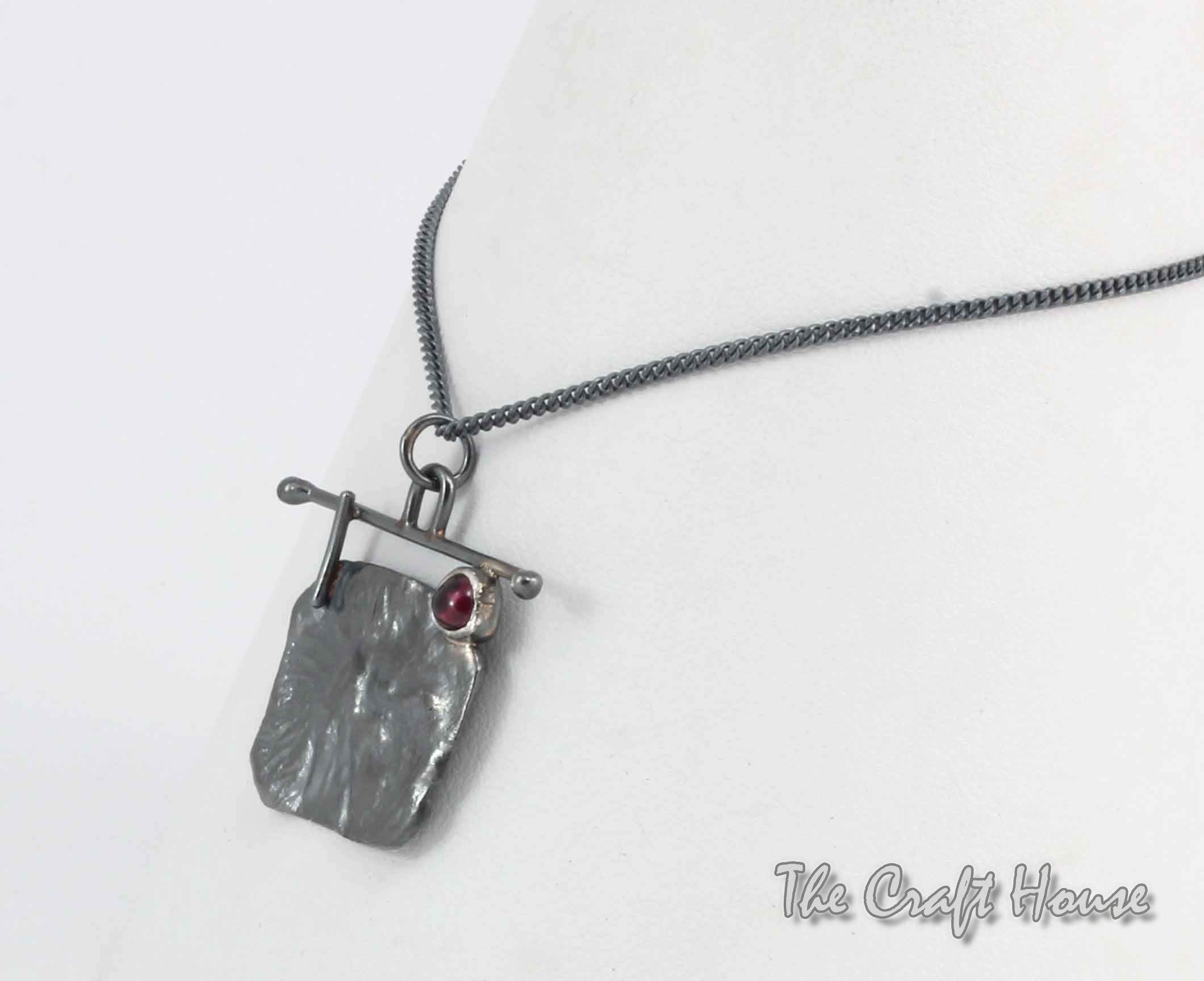 Сребърно колие с Гранат - 95 лв (48.57 €)