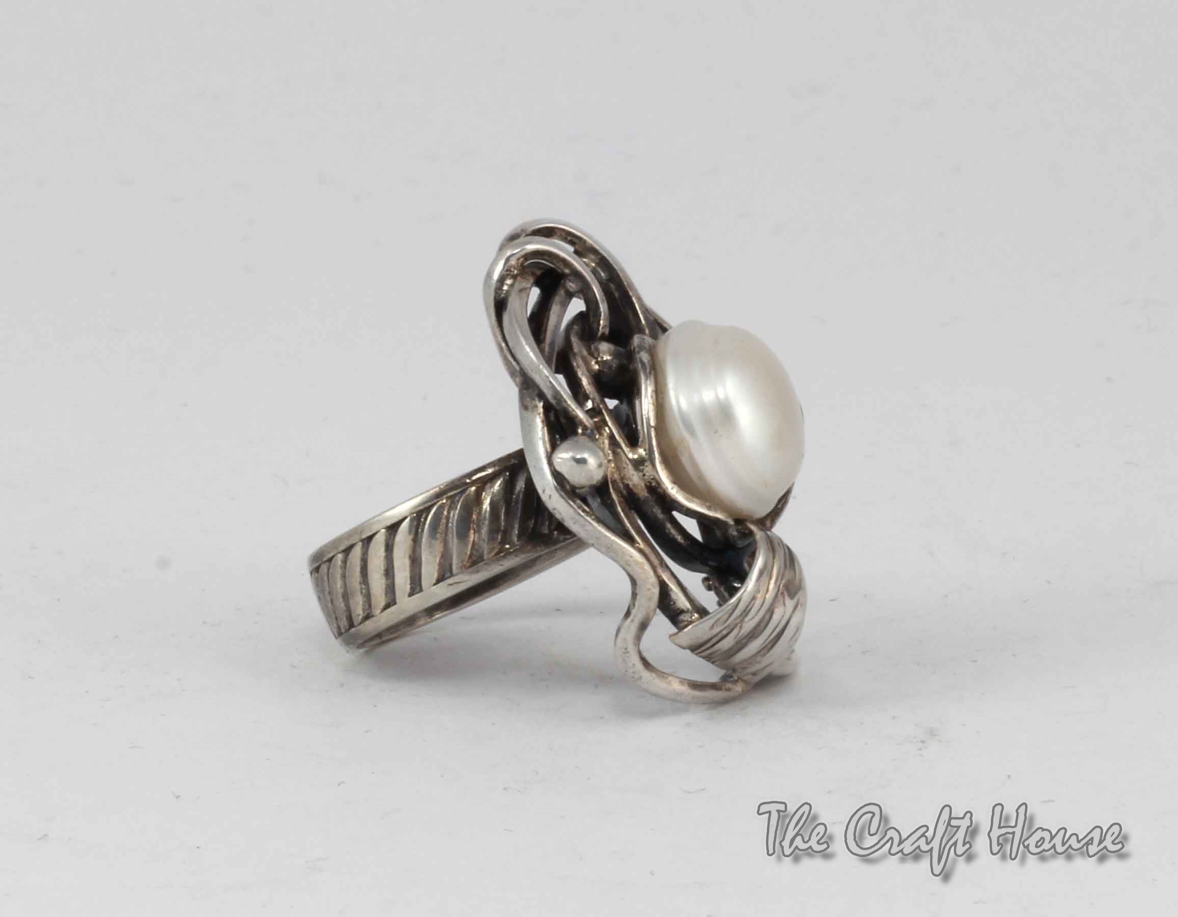 Silver ring with Pearl