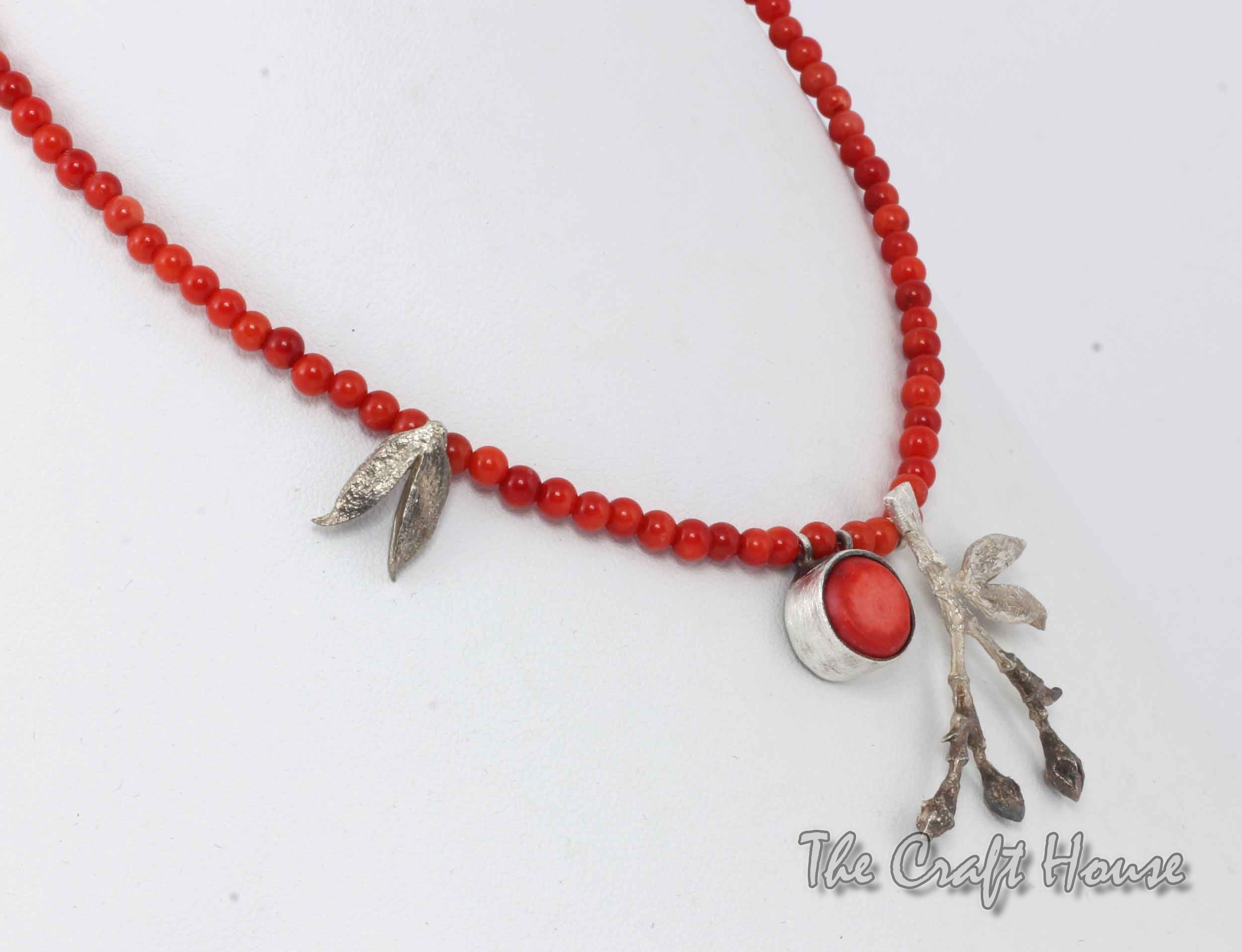 Silver necklace with Coral - € ( lv)