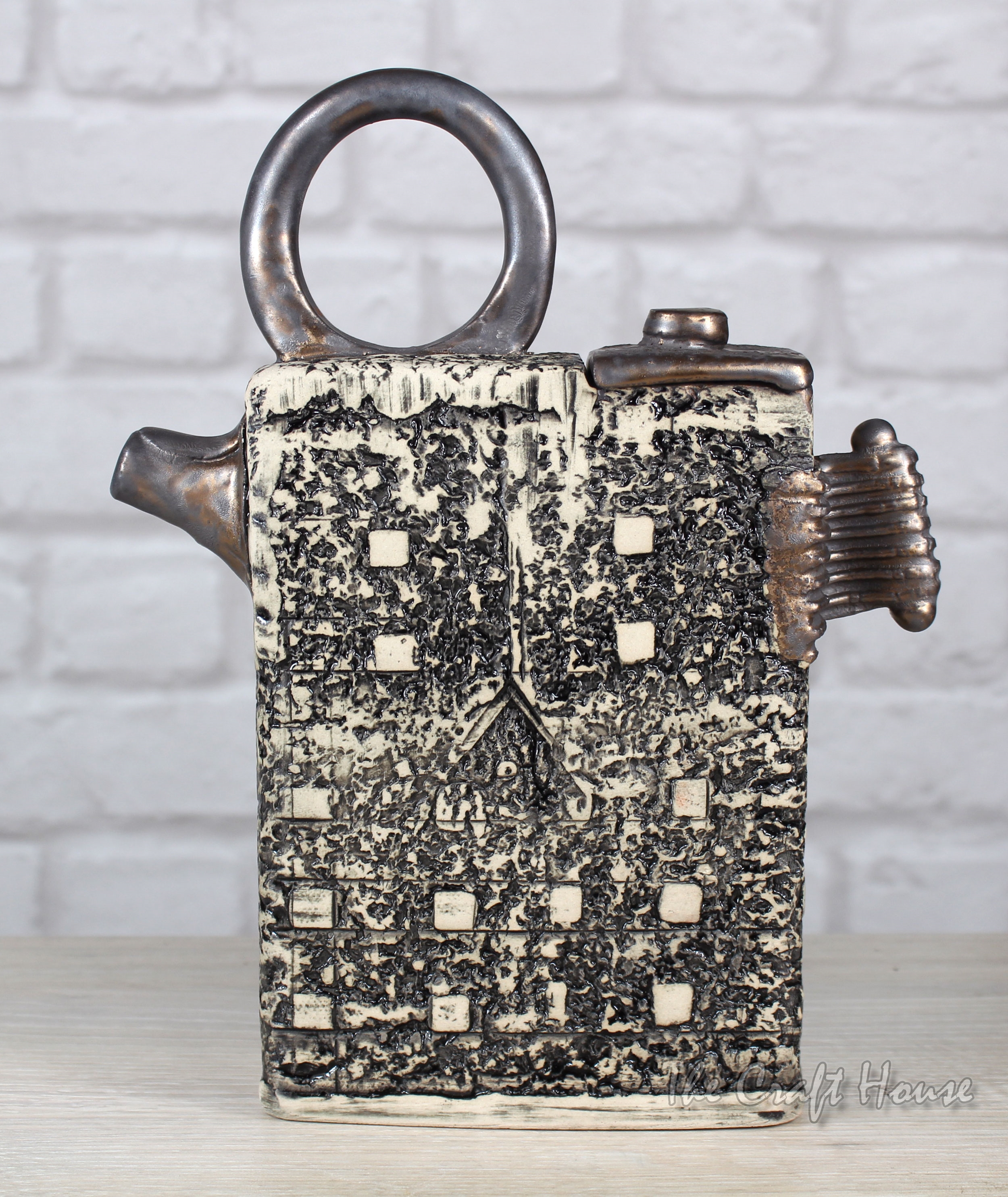 Ceramic pot