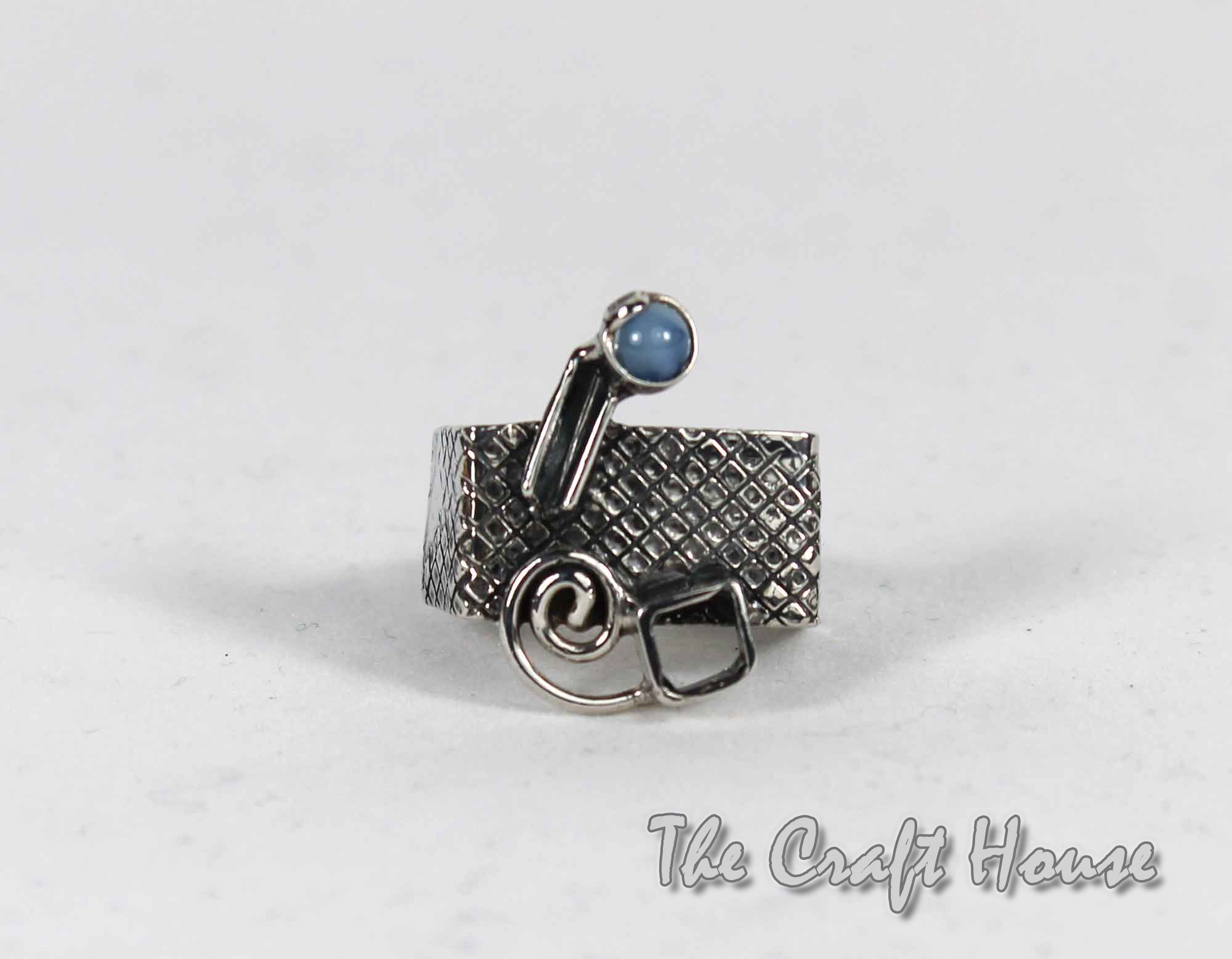 Silver ring with Cat's eye stone - 68 € (132 lv)