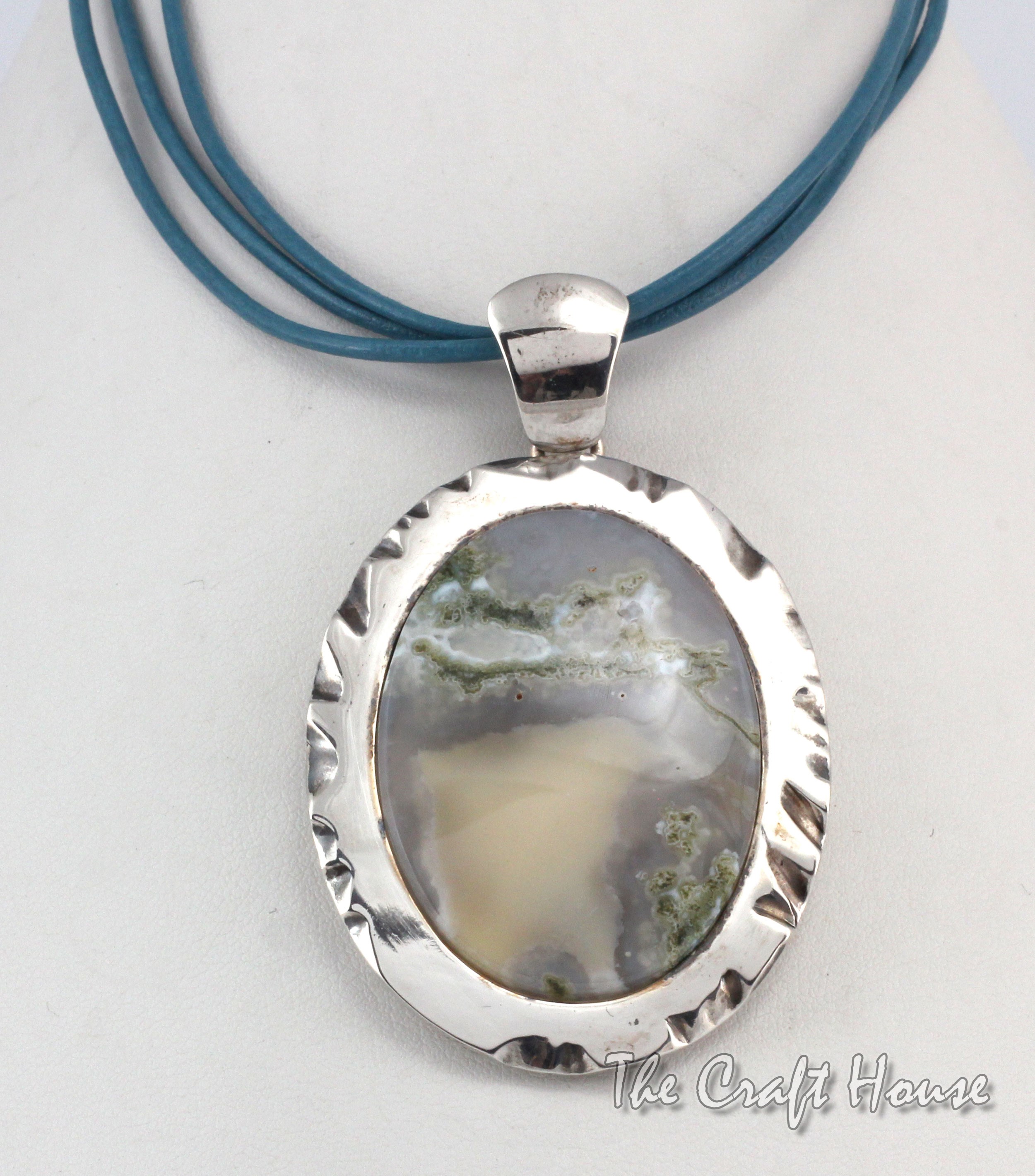 Silver necklace with Agate - 158.50 € (310 lv)