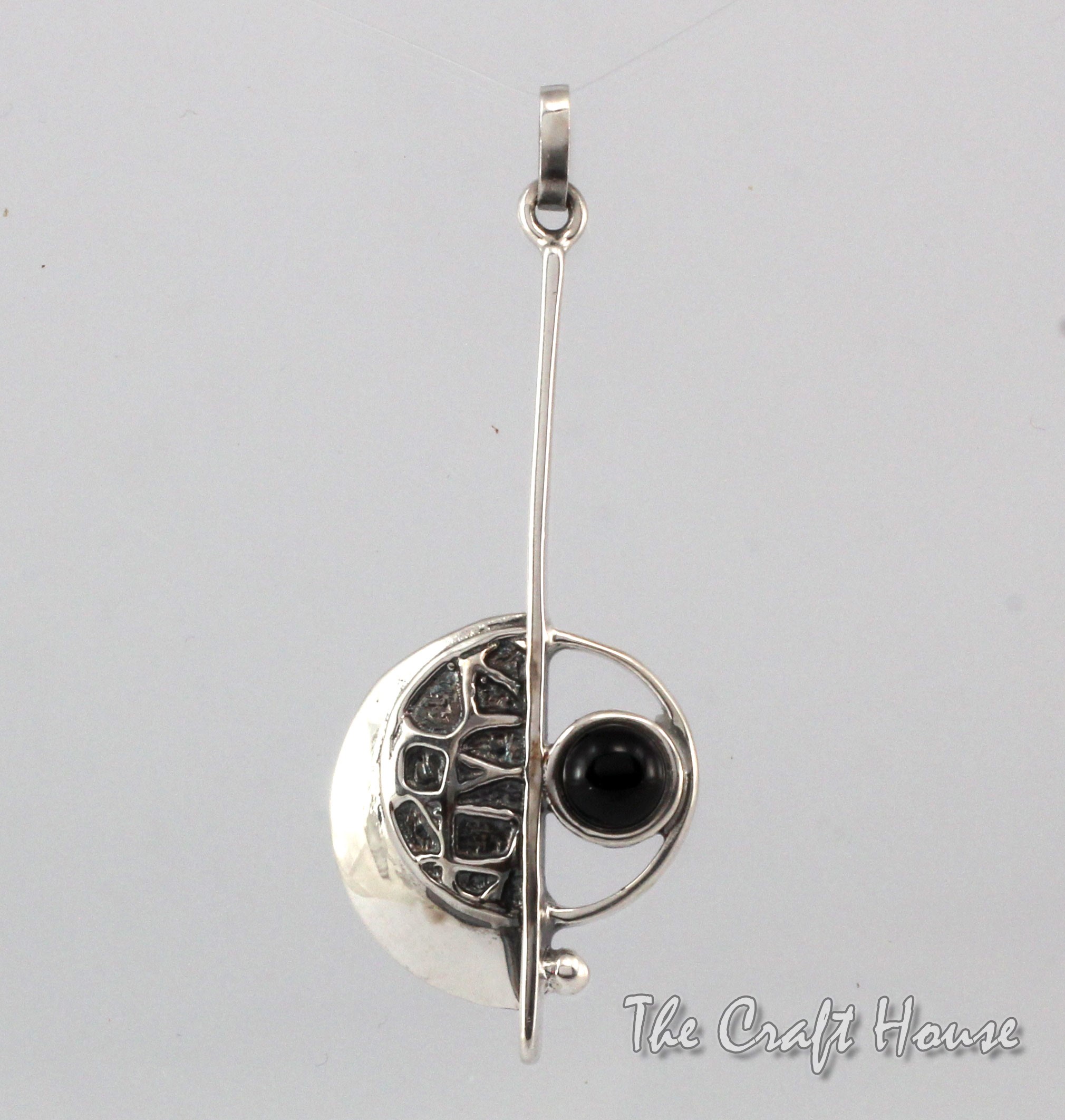 Silver necklace with Onyx - € ( lv)