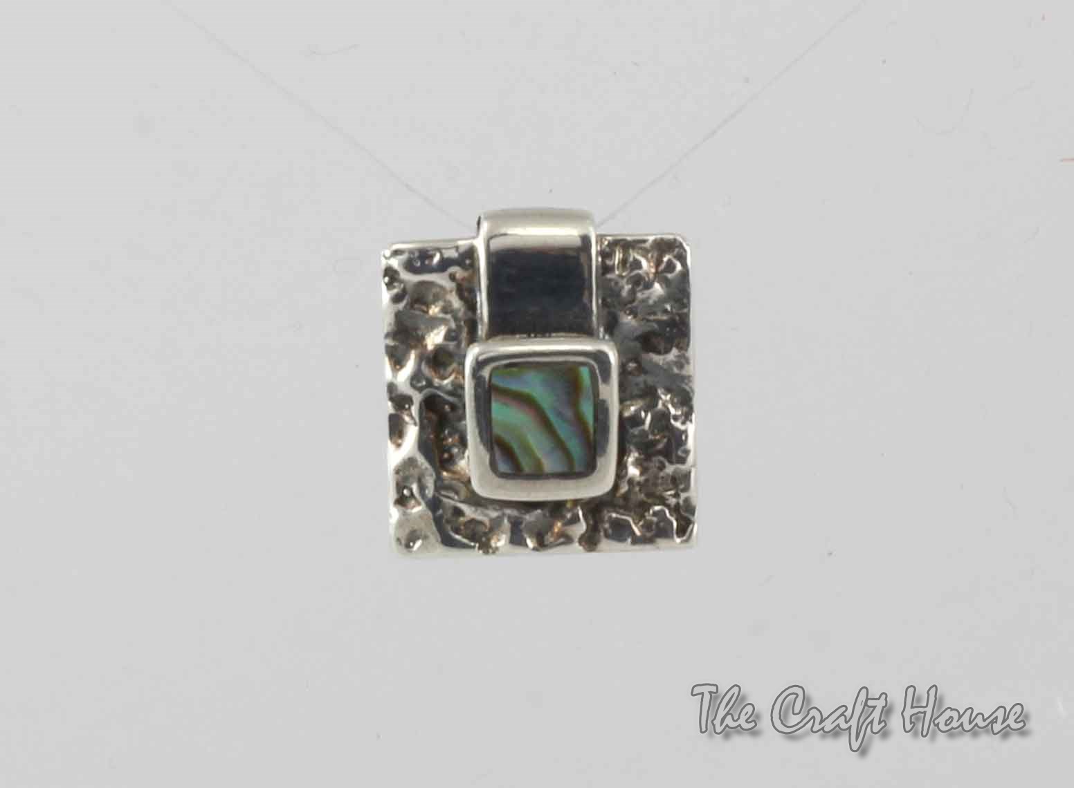 Pendant with Mother of pearl - 35.28 € (69 lv)