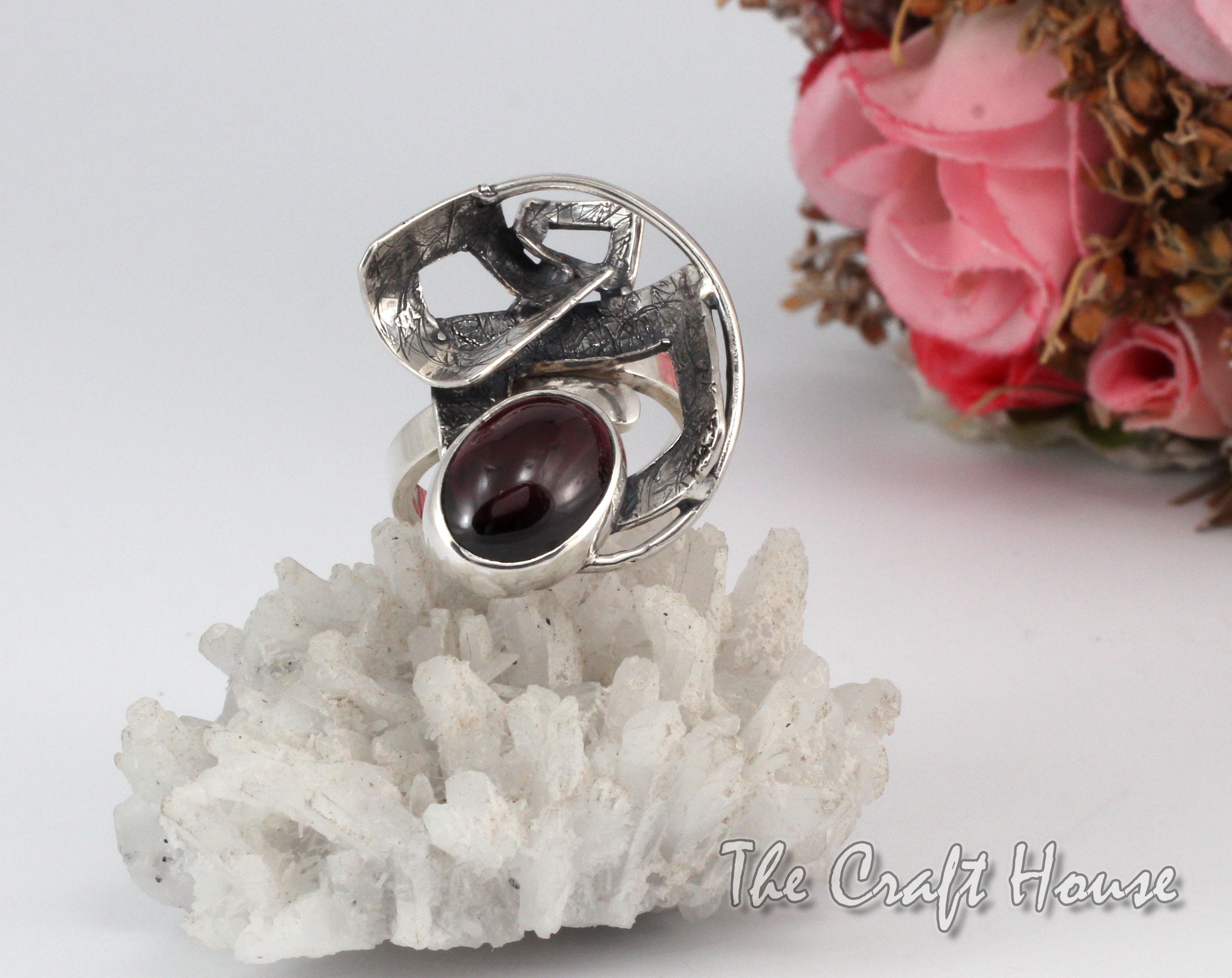 Silver ring with Ruby - 109.93 € (215 lv)