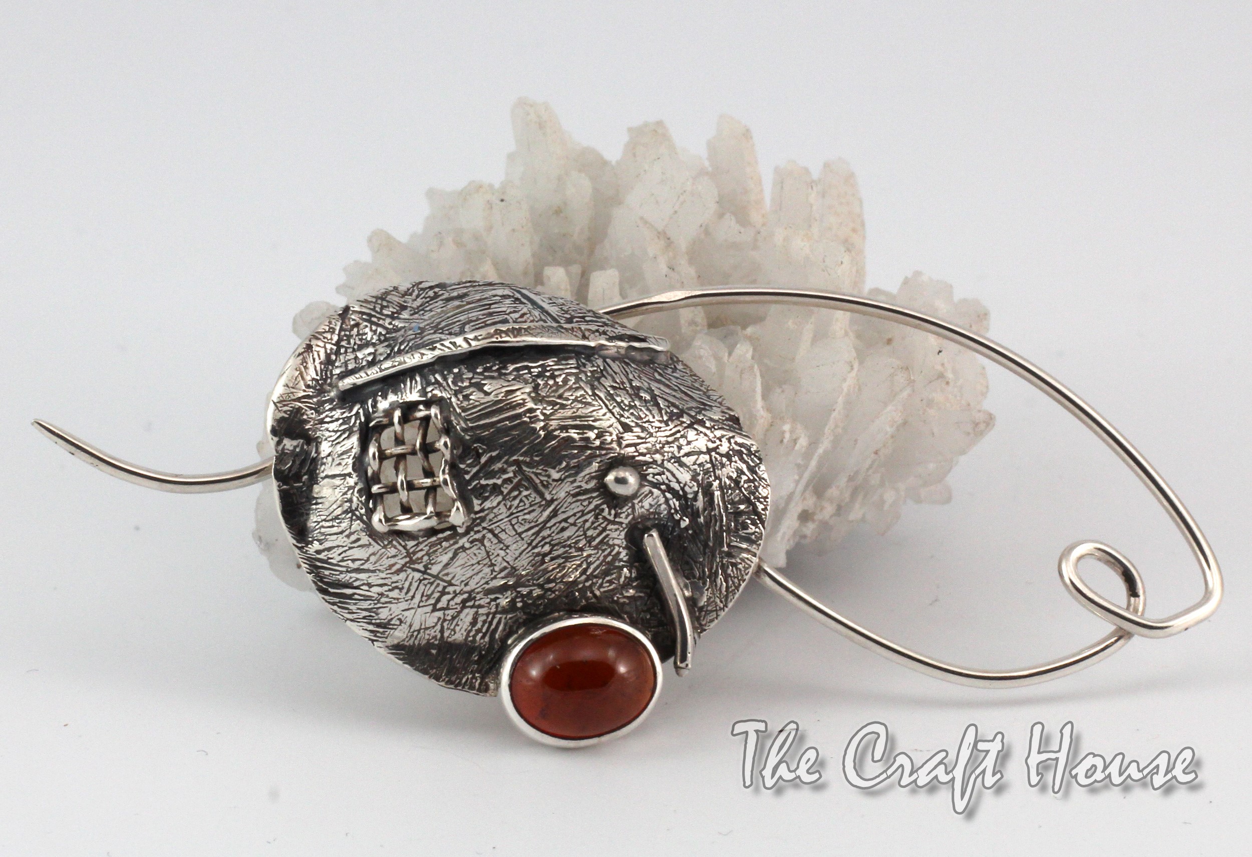 Silver brooch with Garnet  - € ( lv)