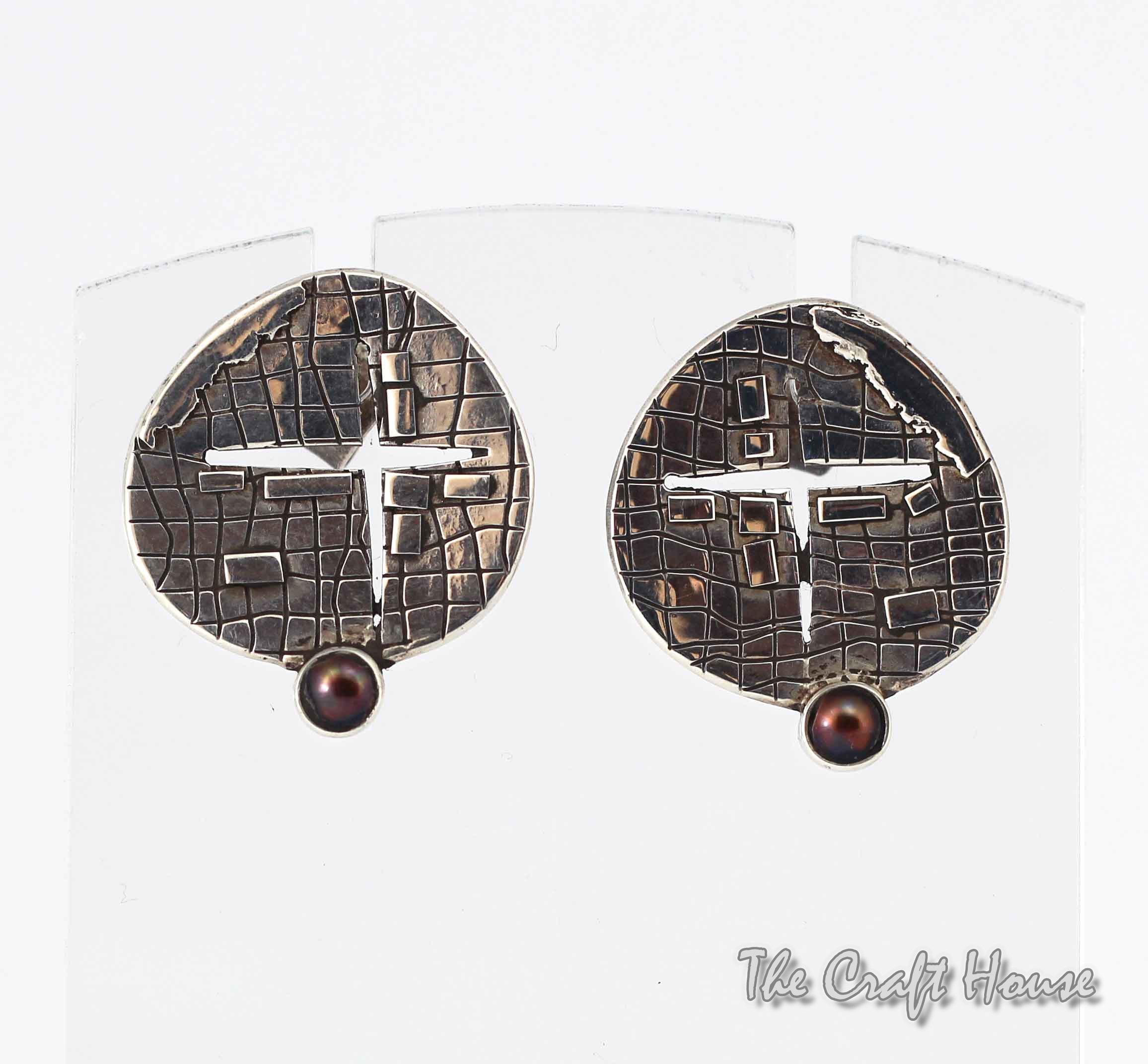 Silver earrings with horn and Pearl - 73.63 € (144 lv)