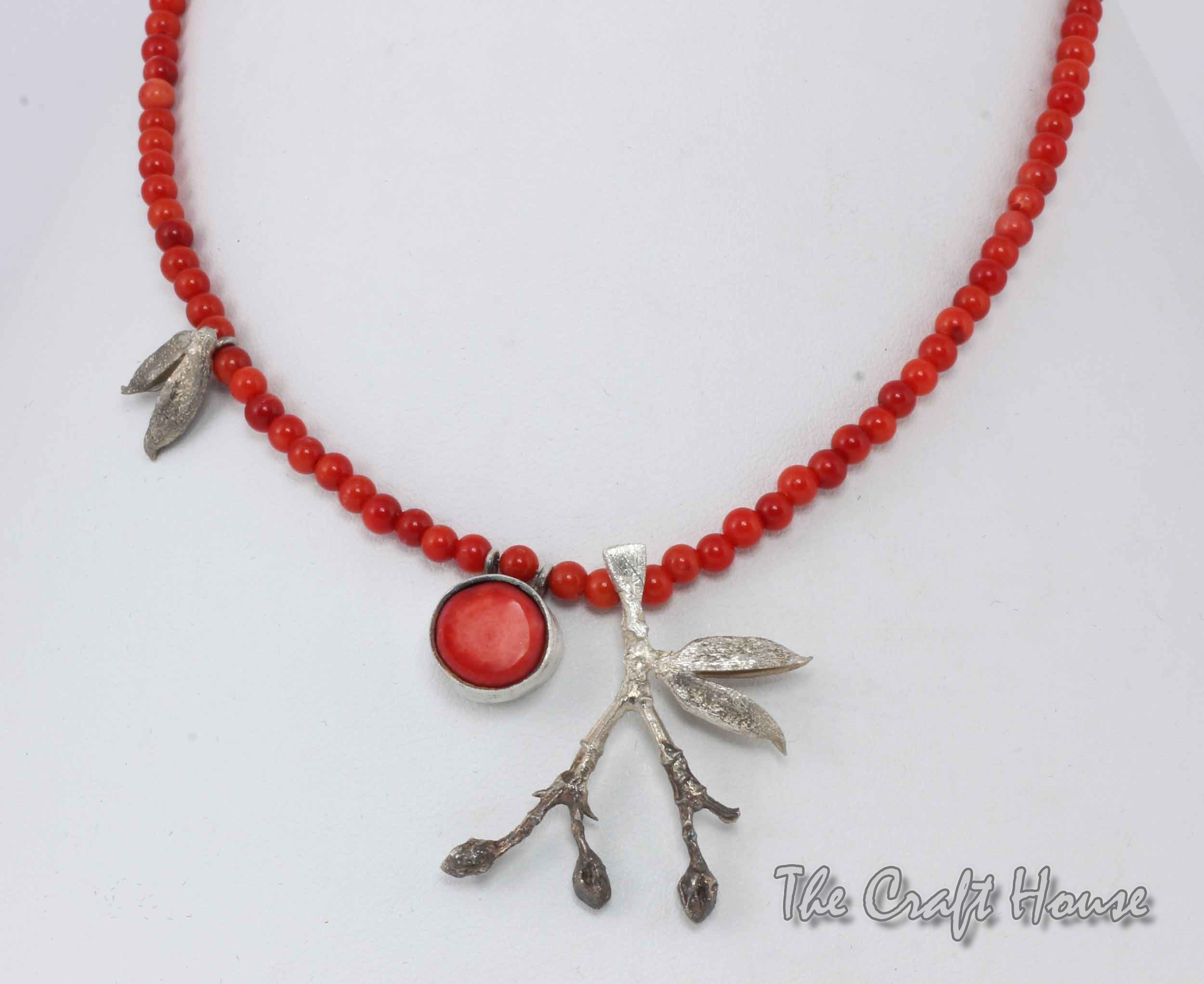 Silver necklace with Coral - € ( lv)