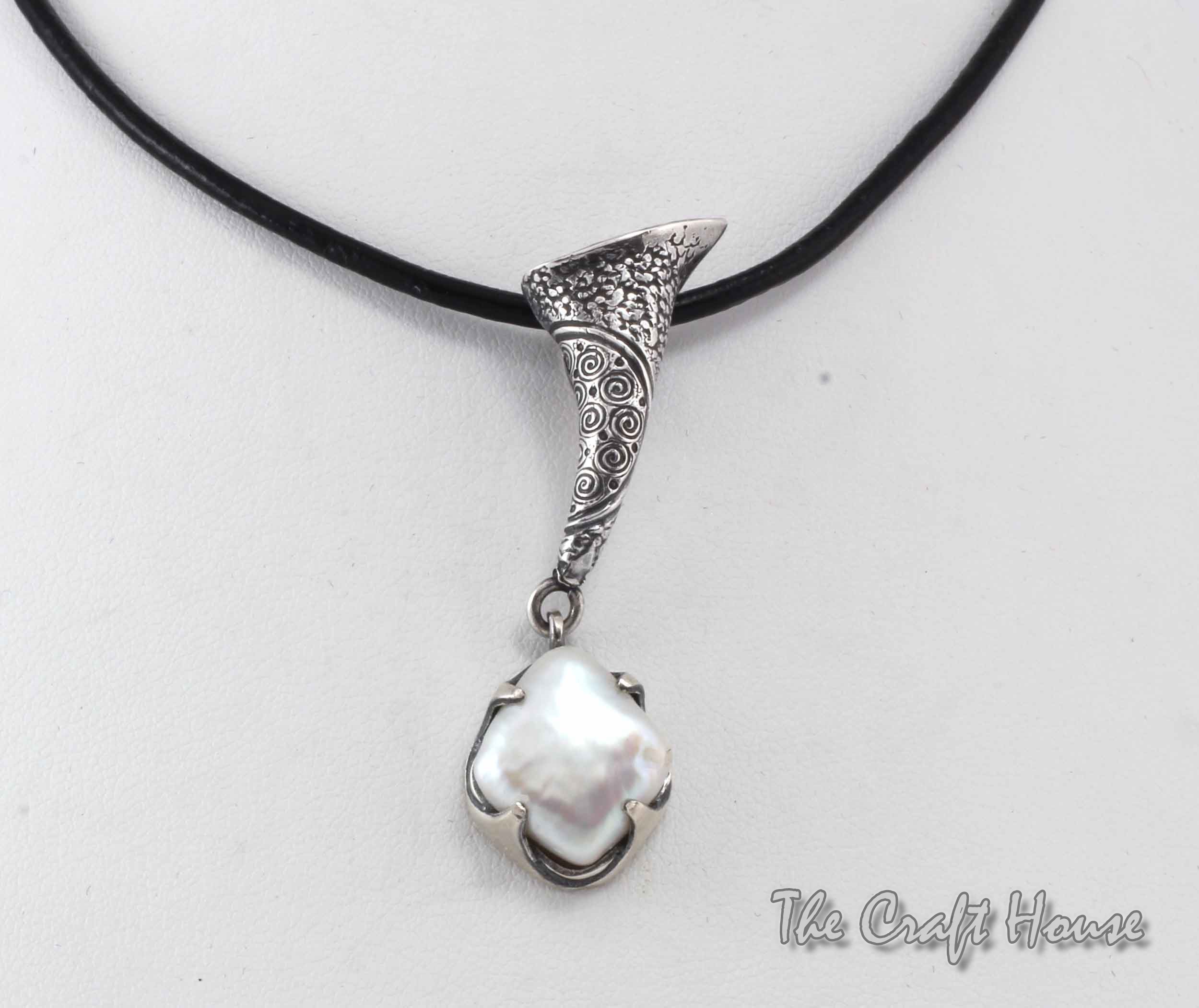 Silver necklace with pearl