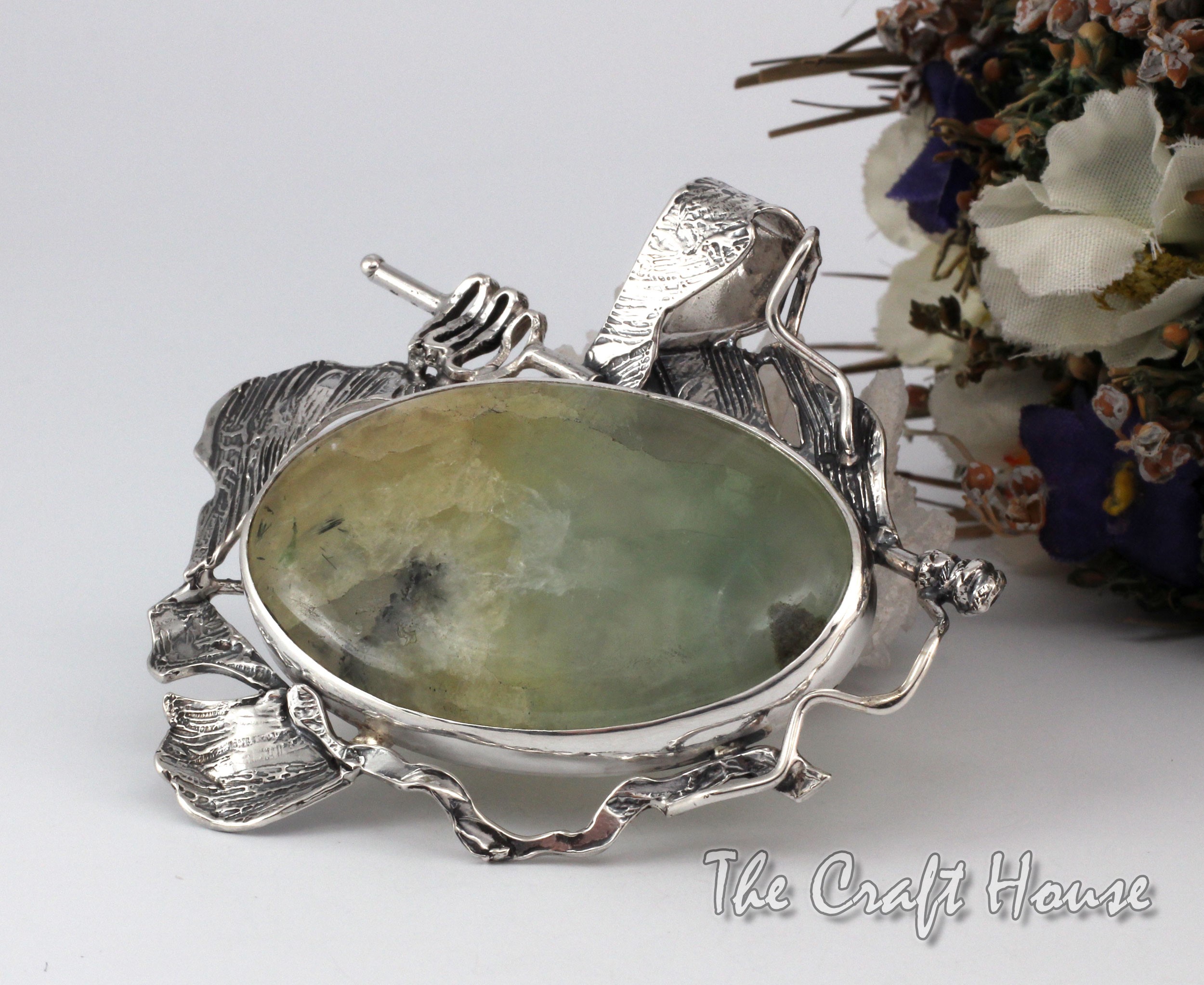 Silver pendant with Prehnite - € ( lv)