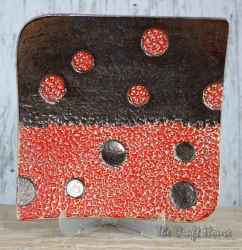 Ceramic plate with dots - 21.47 € ( 42 lv)