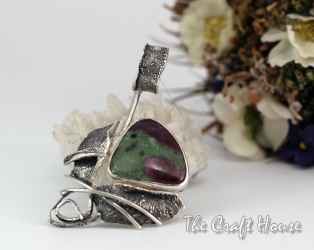 Silver pendant with Zoisite with Ruby - € ( lv)