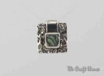 Pendant with Mother of pearl - 35.28 € (69 lv)