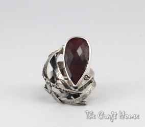 Silver ring with Ruby - € (lv)