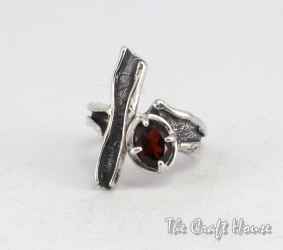 Silver ring with Garnet - 76.69 € (150 lv)