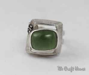 Silver ring with Serpentine - 58.29 € (114 lv)